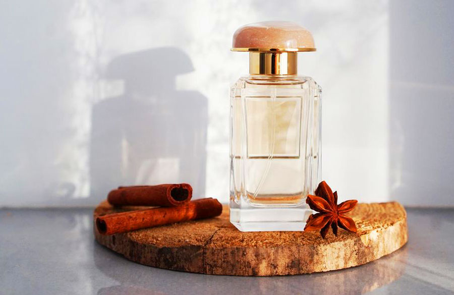 ۲۰ عطر محبوب‌ برای خانم‌ها و آقایان در پاییز ۲۰۲۱